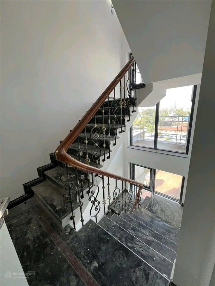 Bán tòa nhà vp mặt phố ngô gia tự lưu thông phố nguyễn văn cừ thông sàn thang máy