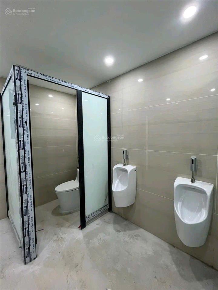 Bán tòa nhà vp mặt phố ngô gia tự lưu thông phố nguyễn văn cừ thông sàn thang máy