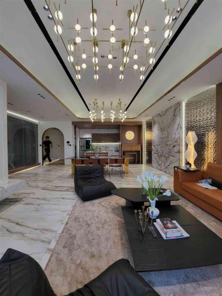 Bán căn hộ penthouse mipec, view sông hồng, 230m2, dòng tiền 1.2 tỷ/năm, tặng toàn bộ nội thất