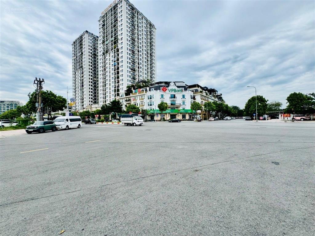 Bán đất mặt phố hồng tiến, 511m2, xây tòa building rất đẹp, giá 280 tỷ.