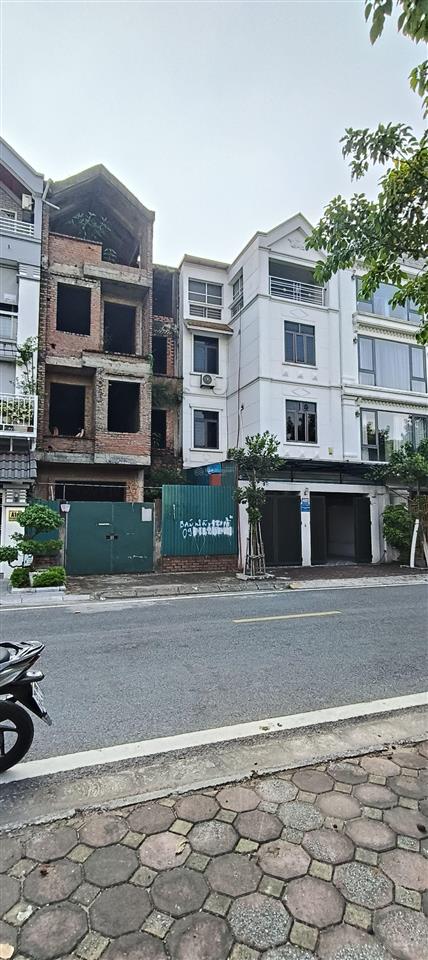 Bán liền kề thô, khu nhà vườn việt hưng, 120m2, mt 6 mét, view đường mai chí thọ.