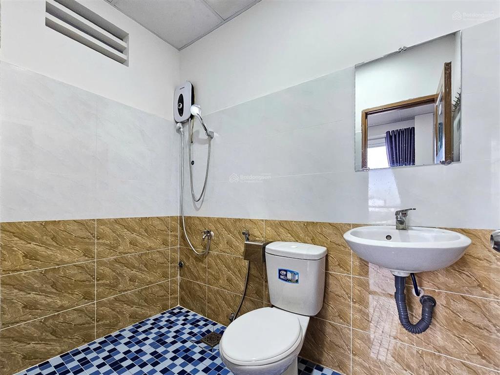 Căn hộ full nội thất ở số 6 nguyễn thị thập, có hầm xe, thang máy