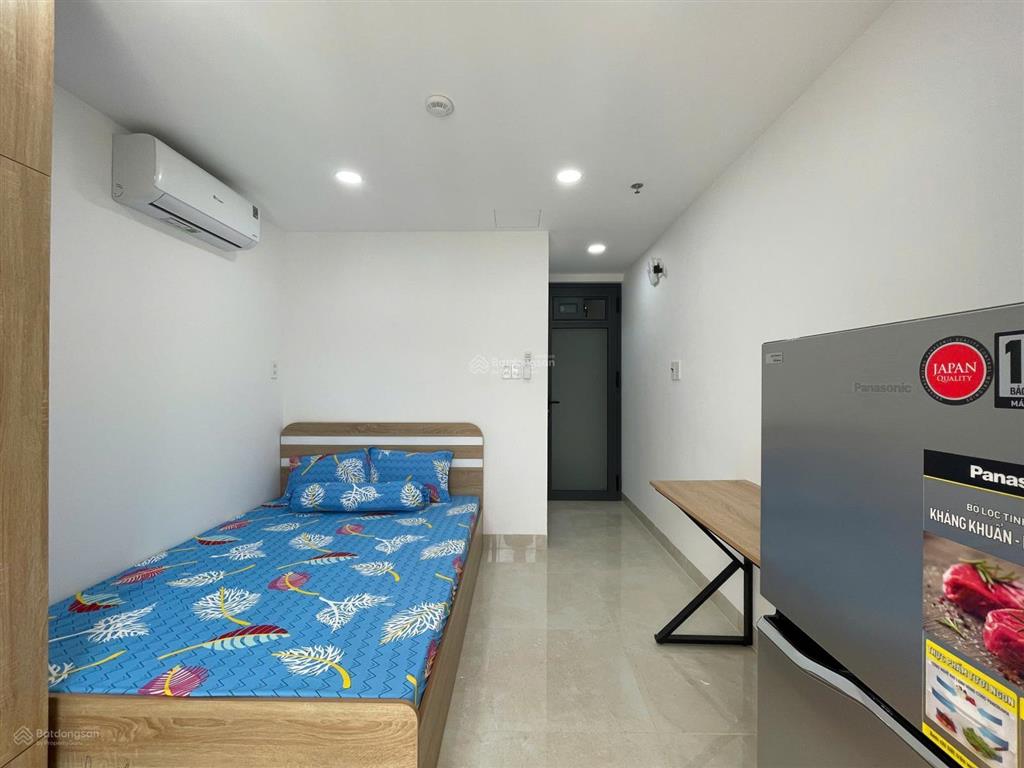 Phòng ban công tách bếp, full nội thất, máy giặt riêng. nhà mới xây 100%
