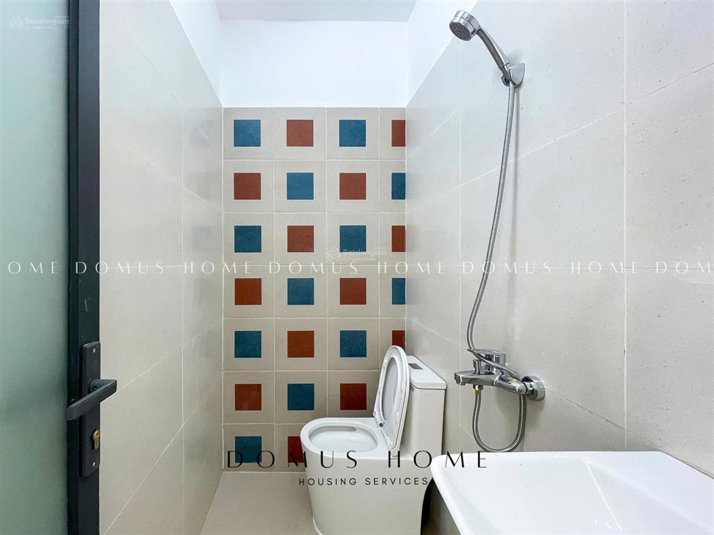 Phòng ban công tách bếp, full nội thất, máy giặt riêng. nhà mới xây 100%
