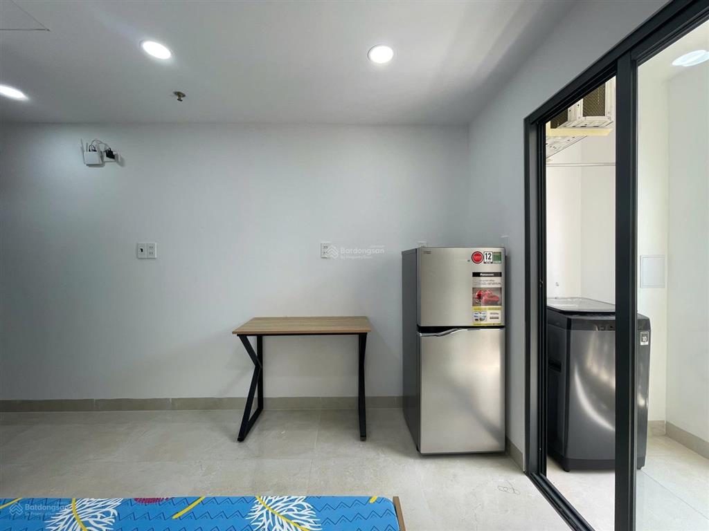 Phòng ban công tách bếp, full nội thất, máy giặt riêng. nhà mới xây 100%
