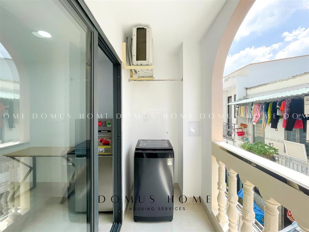 Phòng ban công tách bếp, full nội thất, máy giặt riêng. nhà mới xây 100%