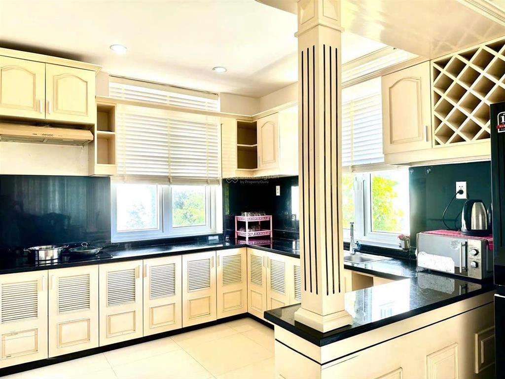 Cần cho thuê biệt thự 4 phòng ngủ tại khu đô thị biển an viên.