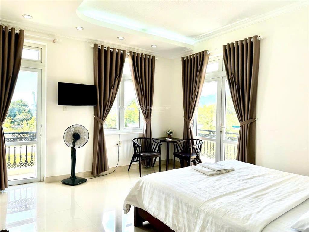 Cần cho thuê biệt thự 4 phòng ngủ tại khu đô thị biển an viên.