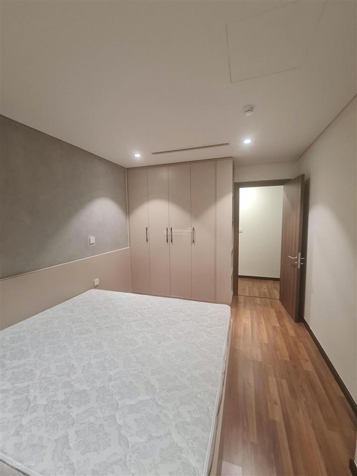 Bán nhà cc ecohome 3, diện tích 70 m, căn góc thiết kế 3 ngủ, nội thất full đẹp, giá 5,3 tỷ.