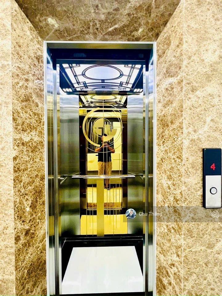 Hiếm! nhà ngay chợ bến thành 5 lầu có thang máy 4x11 hdt 60tr sát metro kế bùi viện