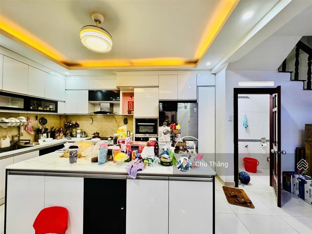Hạ sốc 4 tỷ chỉ còn 26 tỷ  mặt tiền nội bộ dương quảng hàm 214m², xây hầm 6 tầng,