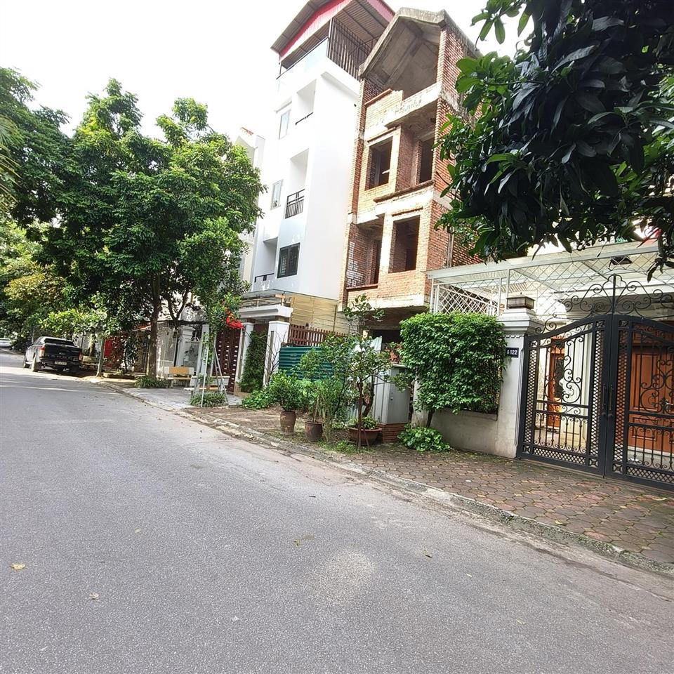 Nhà vườn liền kề việt hưng thô nguyên bản chủ đầu tư. giá cực hấp