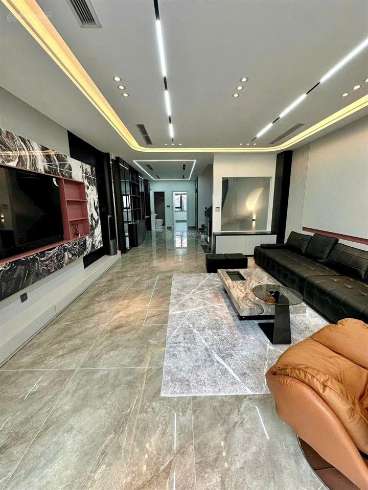 Bán nhà ngô gia tự, việt hưng, 23,8 tỷ, 110m2, 6 tầng, 5pn, 4wc, bao đẹp