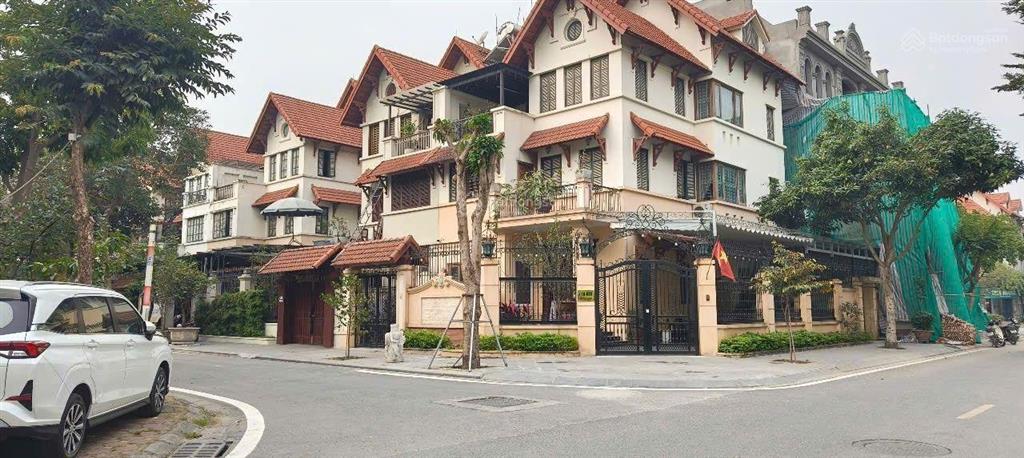 Bán nhà biệt thự khu đô thị việt hưng, 285 triệu / m2, 223 m2, chính chủ
