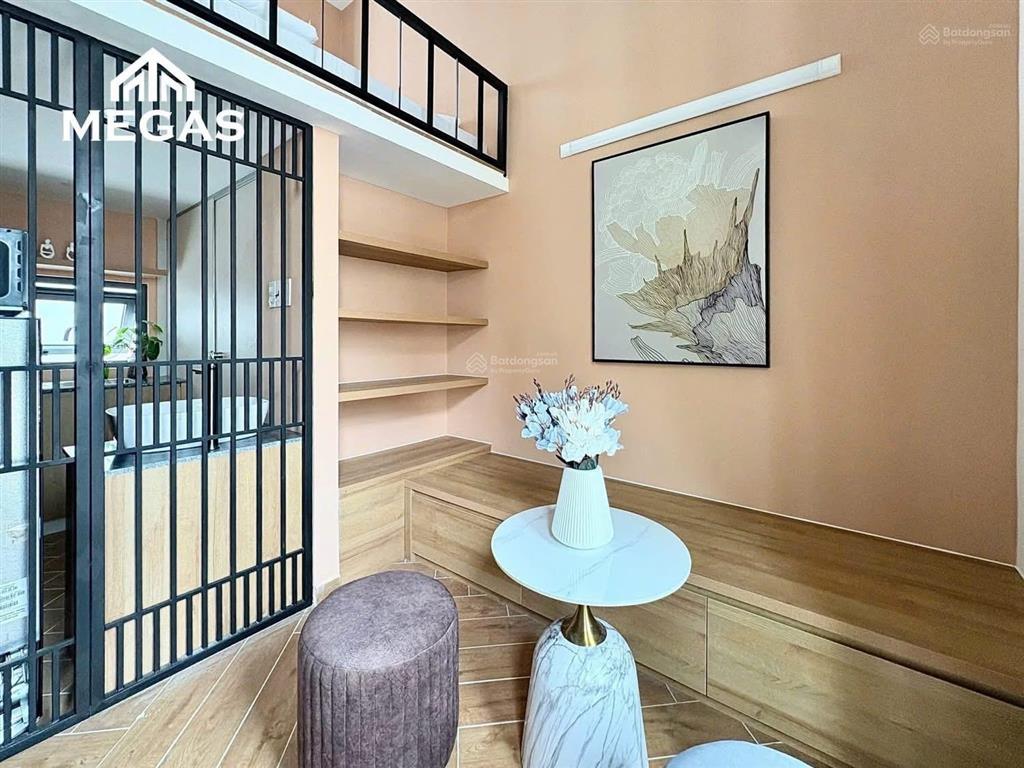 Gác cao mới diện tích lớn ban công riêng gần ngã tư thủ đức vin home quận 9 khu cnc. fpt software