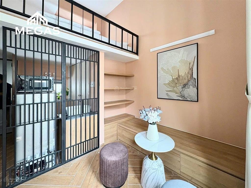 Gác cao mới diện tích lớn ban công riêng gần ngã tư thủ đức vin home quận 9 khu cnc. fpt software