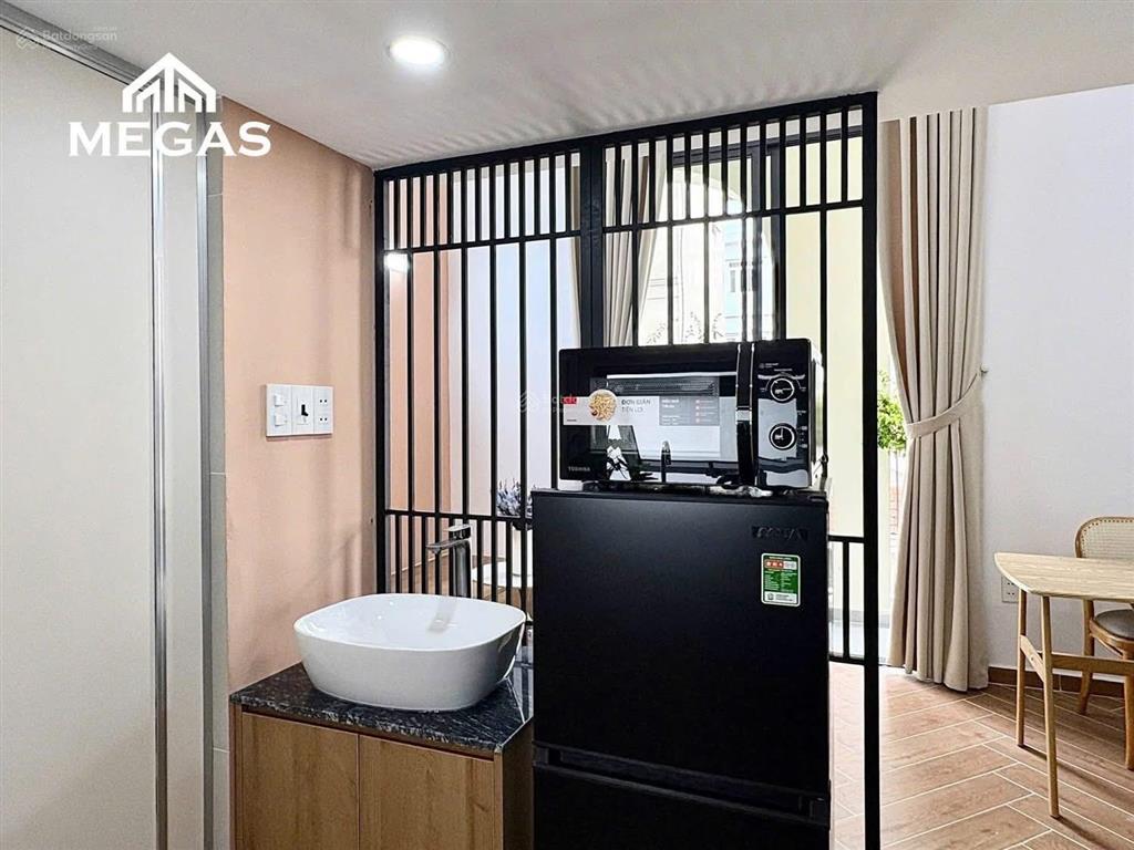 Gác cao mới diện tích lớn ban công riêng gần ngã tư thủ đức vin home quận 9 khu cnc. fpt software