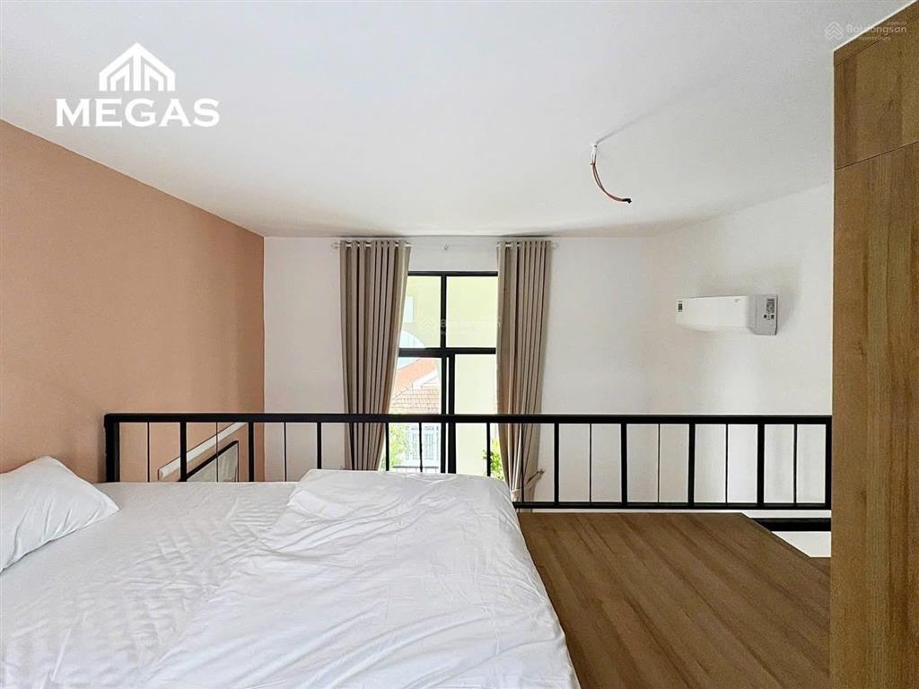 Gác cao mới diện tích lớn ban công riêng gần ngã tư thủ đức vin home quận 9 khu cnc. fpt software