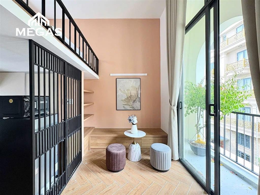 Gác cao mới diện tích lớn ban công riêng gần ngã tư thủ đức vin home quận 9 khu cnc. fpt software