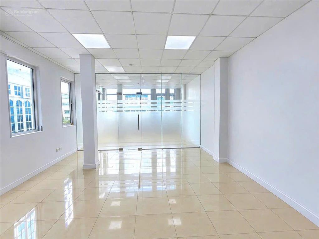 Hàng hiếm văn phòng cho thuê hoàng quốc việt siêu đẹp chỉ 9,5tr/tháng