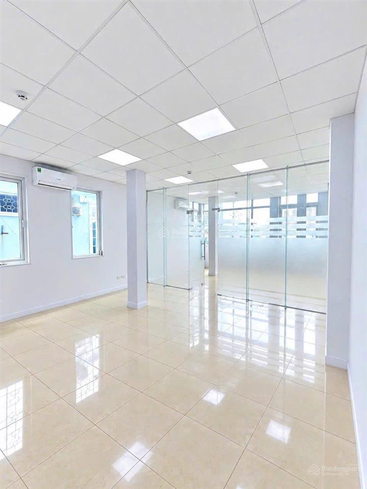 Hàng hiếm văn phòng cho thuê hoàng quốc việt siêu đẹp chỉ 9,5tr/tháng