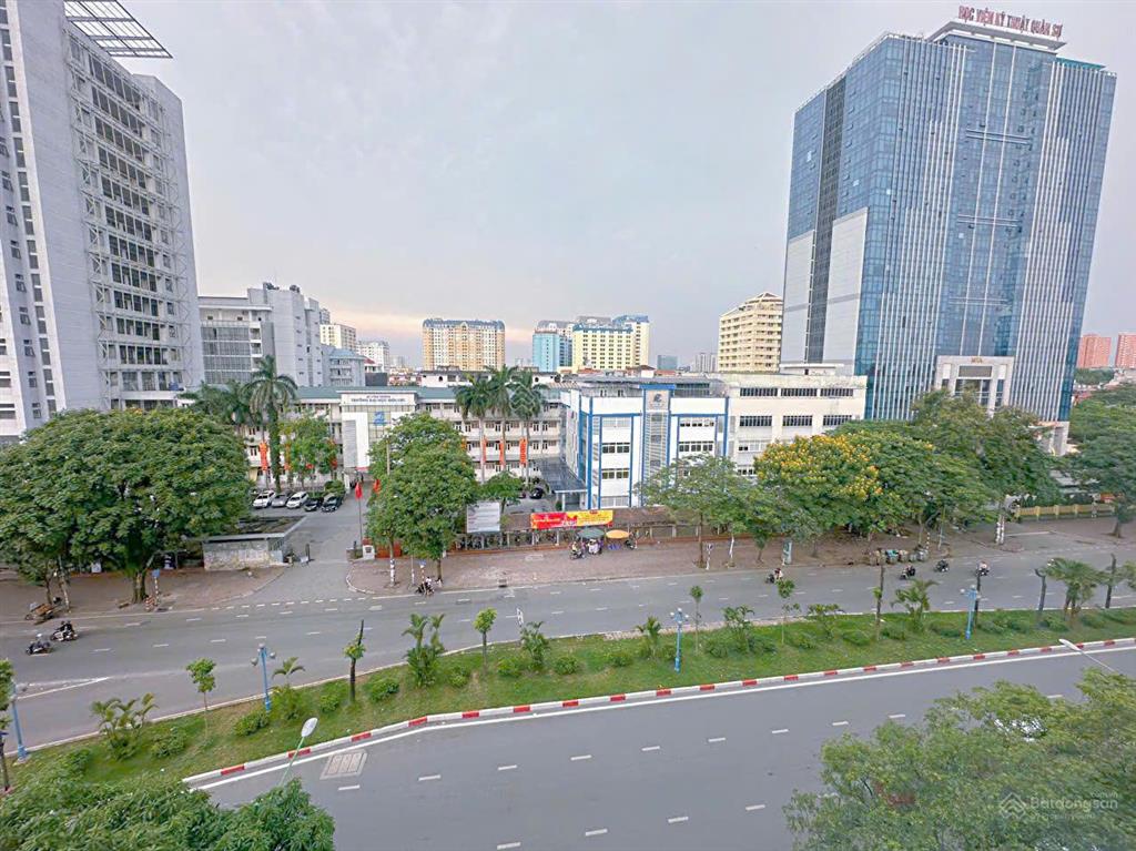 Hàng hiếm văn phòng cho thuê hoàng quốc việt siêu đẹp chỉ 9,5tr/tháng