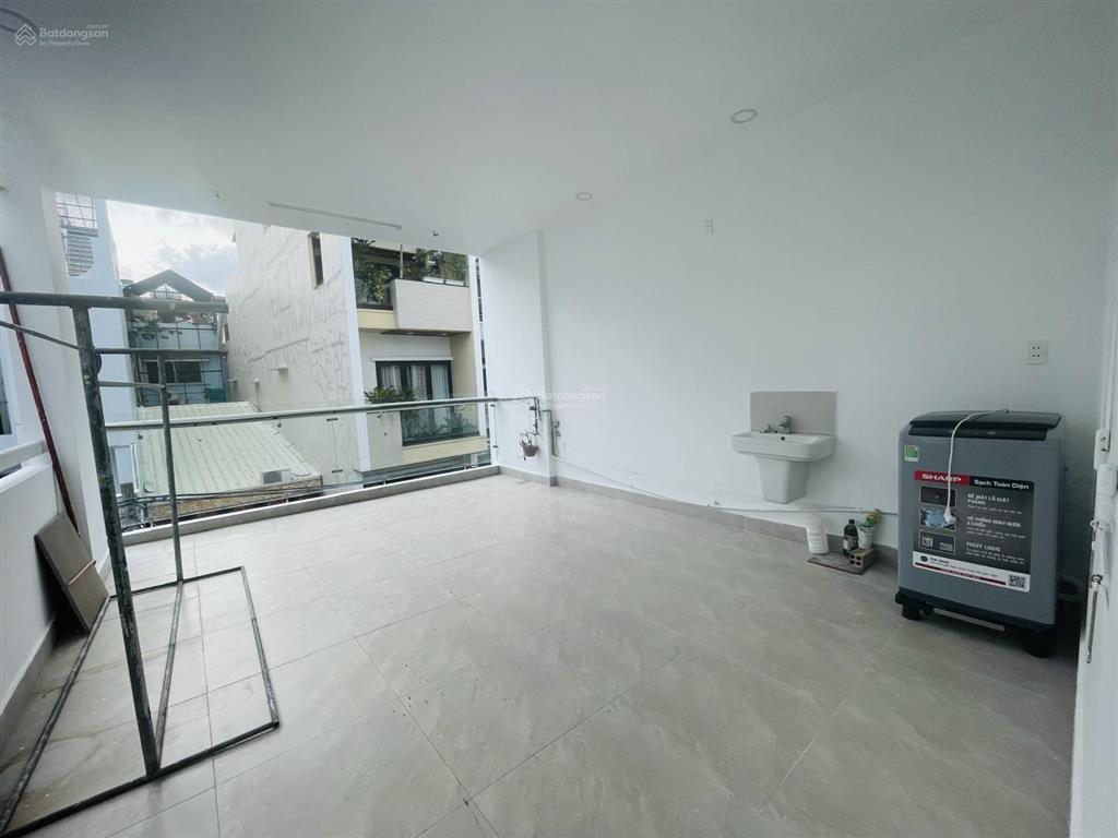Penthouse căn hộ 1 phòng ngủ 80m2 đường nguyễn thái bình phường 12 tân bình k300 etown sân bay tsn
