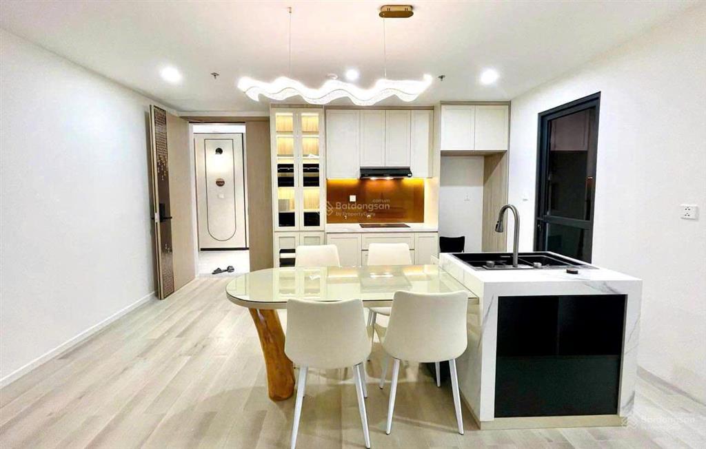 Cho thuê căn góc view đẹp 2pn 2wc lumiere boulevard, free phí, free tiện ích gần như rất hiếm