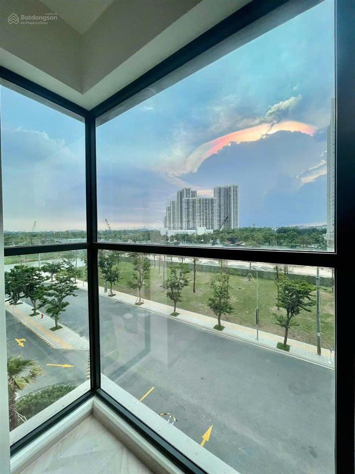 Cho thuê căn góc view đẹp 2pn 2wc lumiere boulevard, free phí, free tiện ích gần như rất hiếm