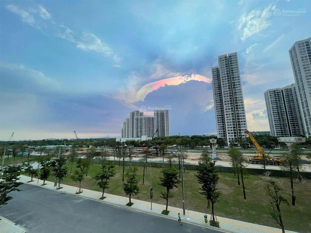 Cho thuê căn góc view đẹp 2pn 2wc lumiere boulevard, free phí, free tiện ích gần như rất hiếm