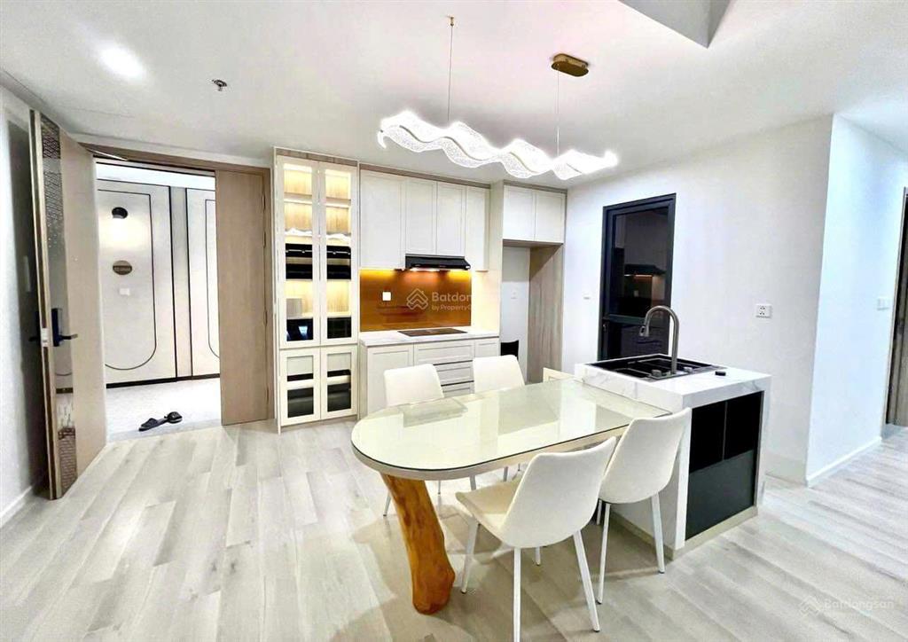 Cho thuê căn góc view đẹp 2pn 2wc lumiere boulevard, free phí, free tiện ích gần như rất hiếm