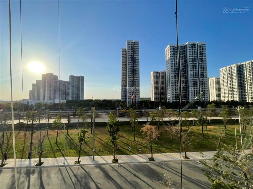 Cho thuê căn góc view đẹp 2pn 2wc lumiere boulevard, free phí, free tiện ích gần như rất hiếm