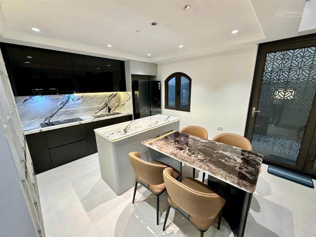 Siêu phẩm đống đa  phạm ngọc thạch  8 tầng thang máy  vỉa hè  ô tô tránh  kinh doanh