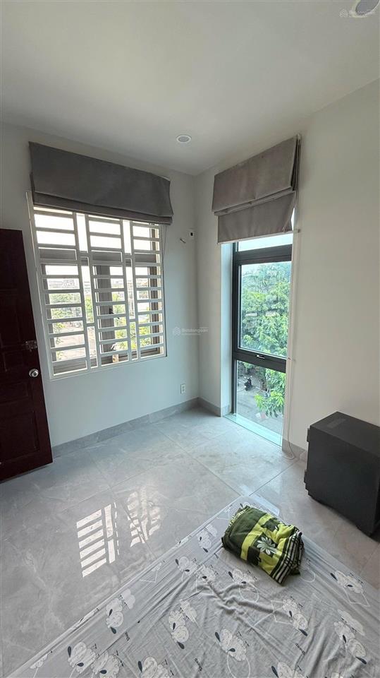 Tôi là chủ nhà. tôi cho thuê nhà có 1 kiot, 2 phòng ngủ, đầy đủ máy lạnh, máy giặt, tủ lạnh, nệm