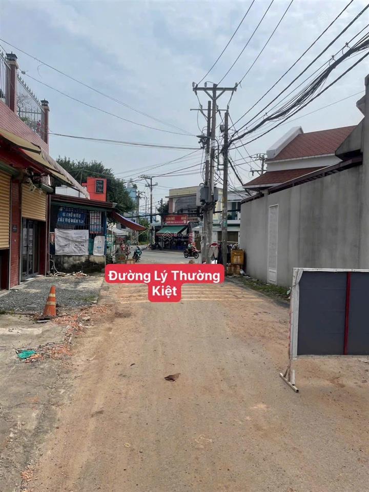 Bán đất thị trấn hóc môn 86m2 3tỷ5 shr gần lý thường kiệt và song hành