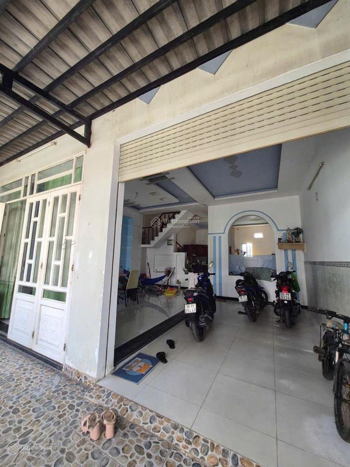 Bán nhà sổ đỏ, 83,75m2, 3 ngủ, 3wc gần chợ hóc môn, 4,8 tỷ