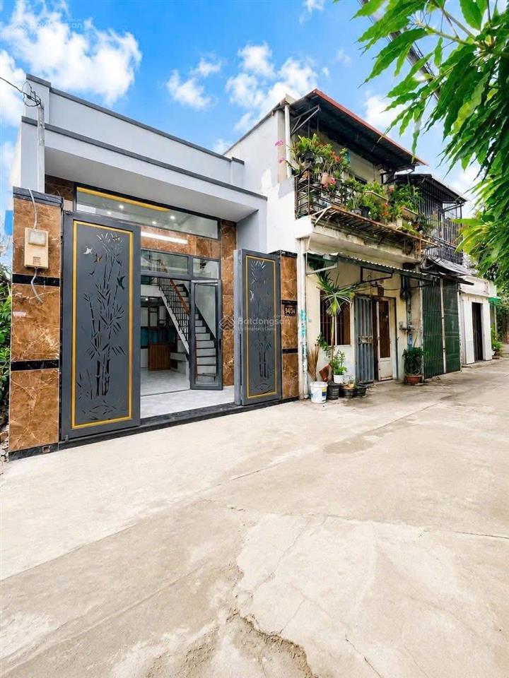 Bán nhà 56m2, 3,65 tỷ thương lượng, hẻm xe hơi bà điểm hóc môn