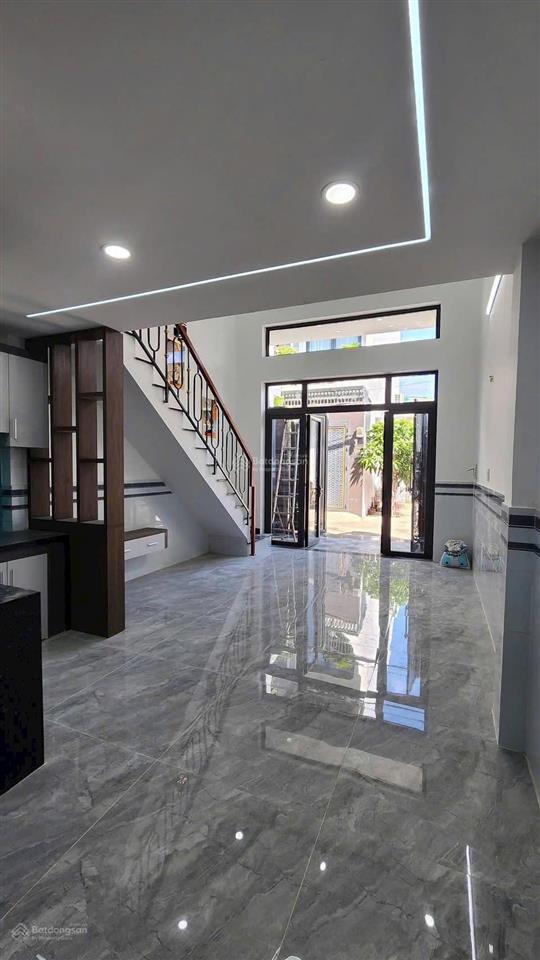 Bán nhà 56m2, 3,65 tỷ thương lượng, hẻm xe hơi bà điểm hóc môn