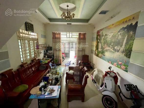 Bán nhà sổ đỏ, 82.5m2, 5 tỷ có thương lượng chợ bà điểm, hóc môn