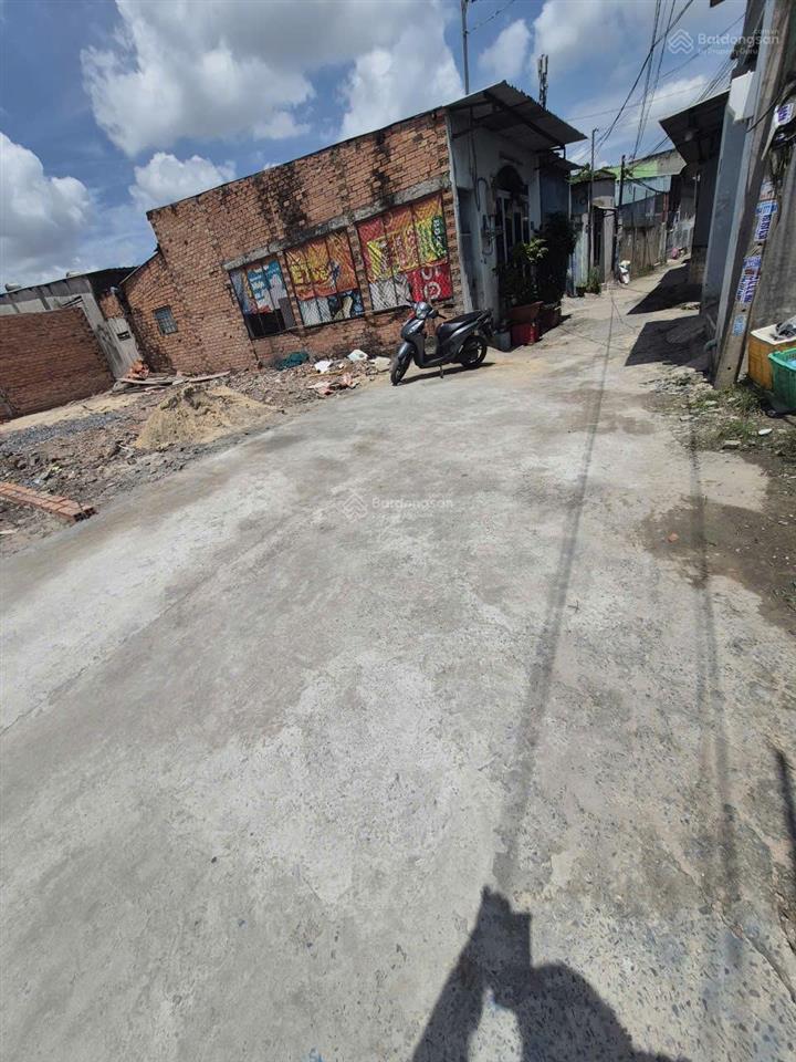 Bán đất 79,95m2, 2,4ty ngay ủy ban xã đông thạch hóc môn