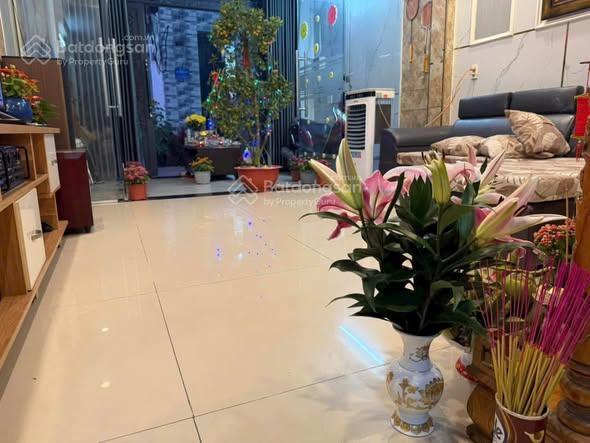 Nhà 1 lầu 4x13m 3 tỷ 5 shr xã bà điểm hóc môn (ấp 3 xtt cũ) cần bán