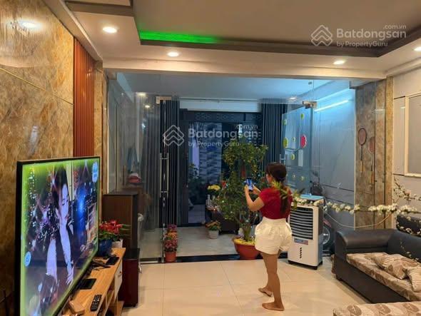 Nhà 1 lầu 4x13m 3 tỷ 5 shr xã bà điểm hóc môn (ấp 3 xtt cũ) cần bán