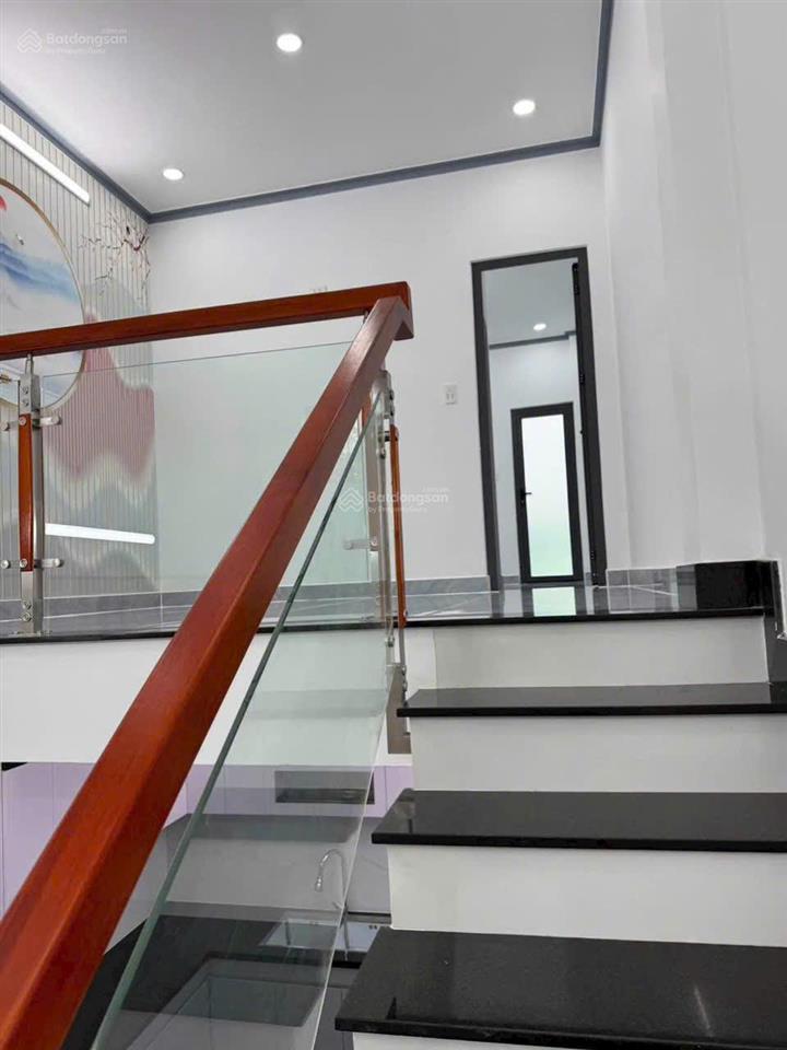Bán nhà 52,5m2, sổ đỏ, 3,1 tỷ thương lượng bà điểm hóc môn
