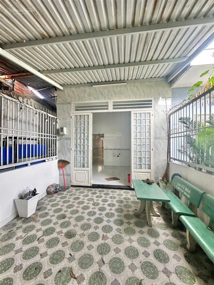 Bán nhà sân rộng rãi 52m2, 2,75 tỷ sổ đỏ sang tên ngay, tân xuân hóc môn