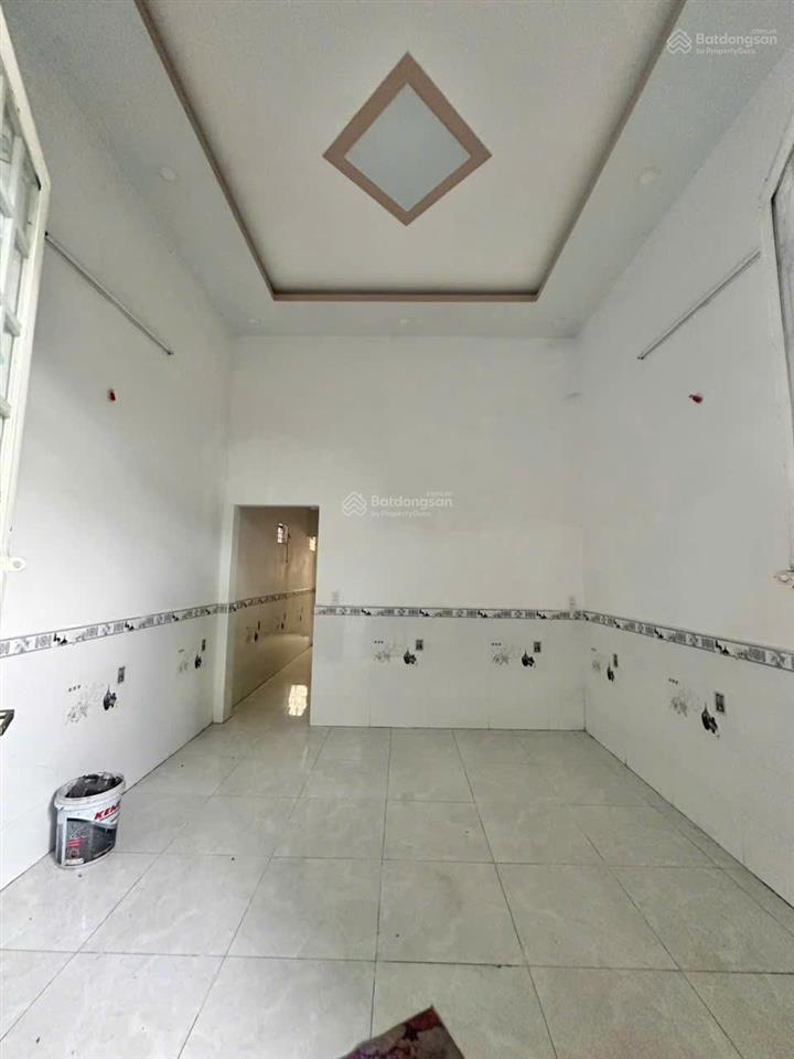 Bán nhà sân rộng rãi 52m2, 2,75 tỷ sổ đỏ sang tên ngay, tân xuân hóc môn