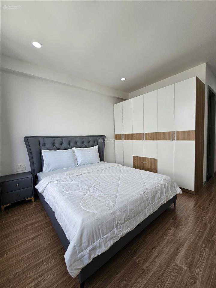 Bán gấp căn hộ 2pn, 90m2 tại the gold view, bến vân đồn, quận 4, 7,95 tỷ vnd hot!