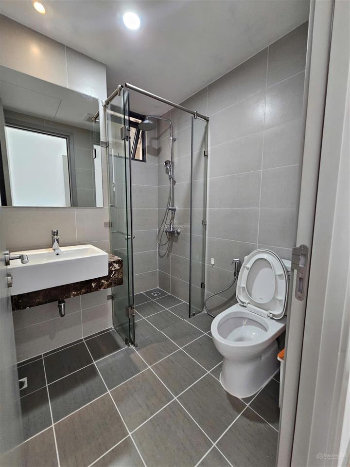 Bán gấp căn hộ 2pn, 90m2 tại the gold view, bến vân đồn, quận 4, 7,95 tỷ vnd hot!