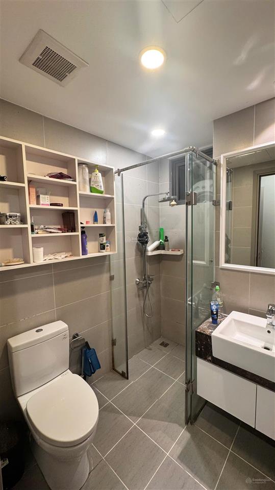 Bán gấp căn hộ tại the gold view, 7 tỷ 050 81m, 2pn 2wc, nội thất cơ bản. sắp làm sổ hồng
