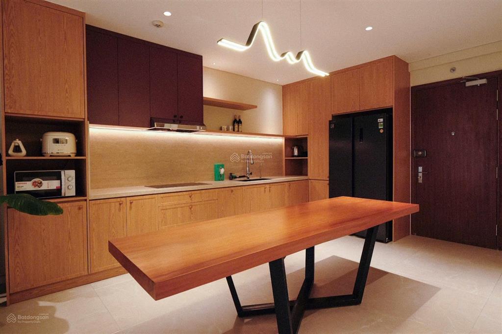 Bán cc đẹp tại bến vân đồn, 7,568 tỷ, 90m2, 2pn, 2wc vừa ở vừa làm văn phòng.