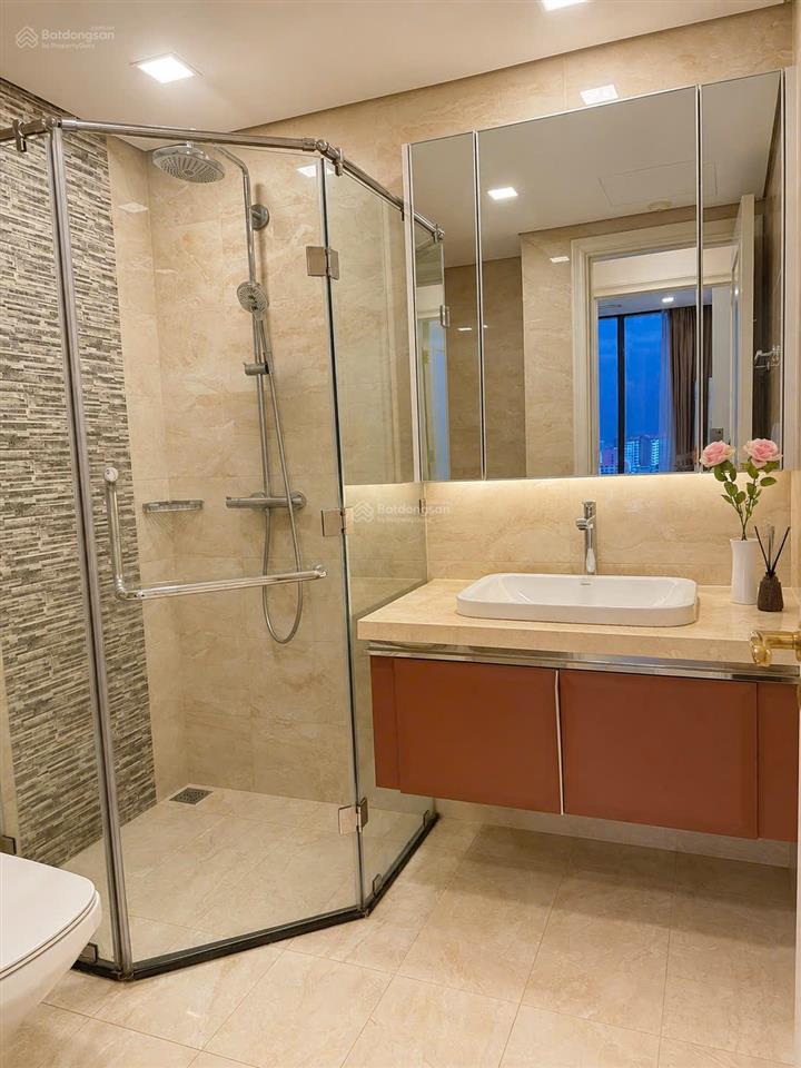 Giá tốt! vào ở ngay căn hộ 1pn 53m2 giá thuê 21 triệu/th vinhomes golden river 0979 934 ***